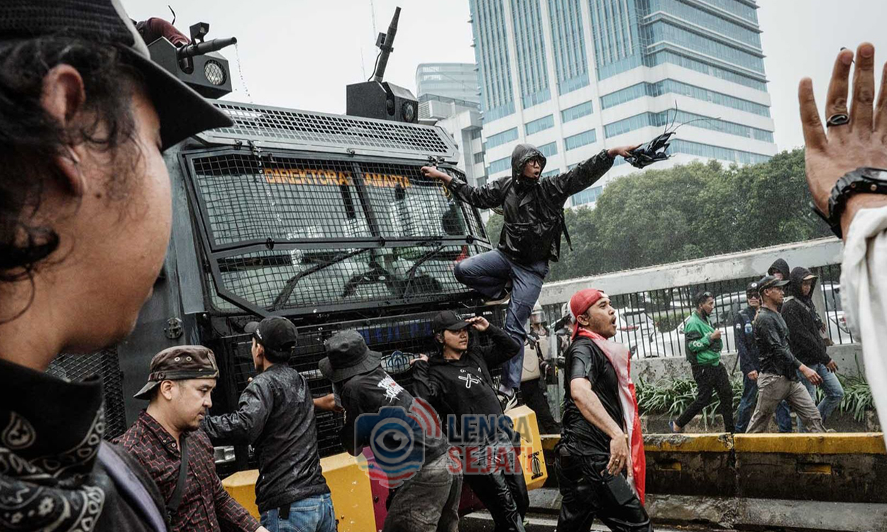 Bentrokan Warnai Demo DPR 25 Agustus 2025