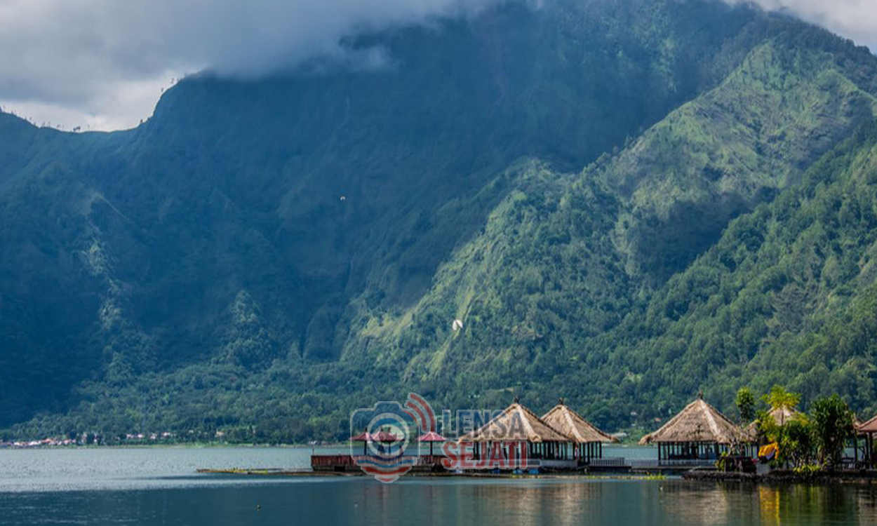 Misteri Dasar Danau Toba: Antara Legenda dan Cerita Mistis