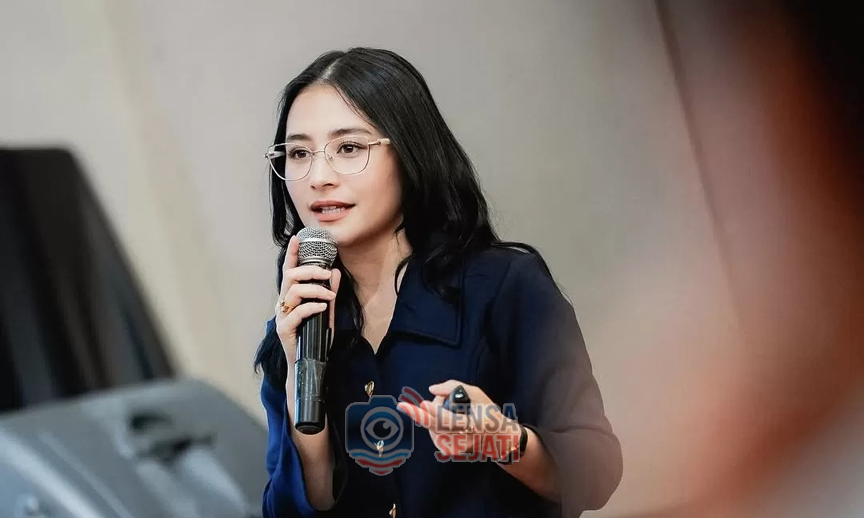 Prilly Latuconsina